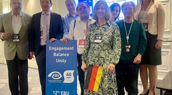 Die zur EBU-Generalversammlung aus Deutschland angereiste Gruppe. Links Wolfgang Angermann, daneben DBSV-Geschäftsführer Andreas Bethke, vorne Sabine Ström.