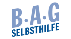 Das Logo der BAG Selbsthilfe in blauer Schift auf weißem Grund.