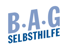 Das Logo der BAG Selbsthilfe in blauer Schift auf weißem Grund.