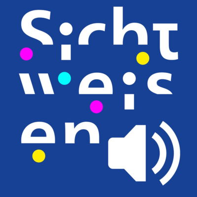 Logo des Sichtweisen-Podcasts: Über drei Zeilen verteilt, ist "Sichtweisen" in fragmentierter Schrift zu lesen. Rechts unten ein weißes Lautsprechersymbol vor blauem Hintergrund.