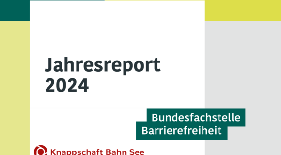 Das Deckblatt vom Jahresreport 2024 der Bundesfachstelle Barrierefreiheit. Unten prangert das Logo der Knappschaft Bahn See. Das Deckblatt ist in grün-grau-weiß gehalten.
